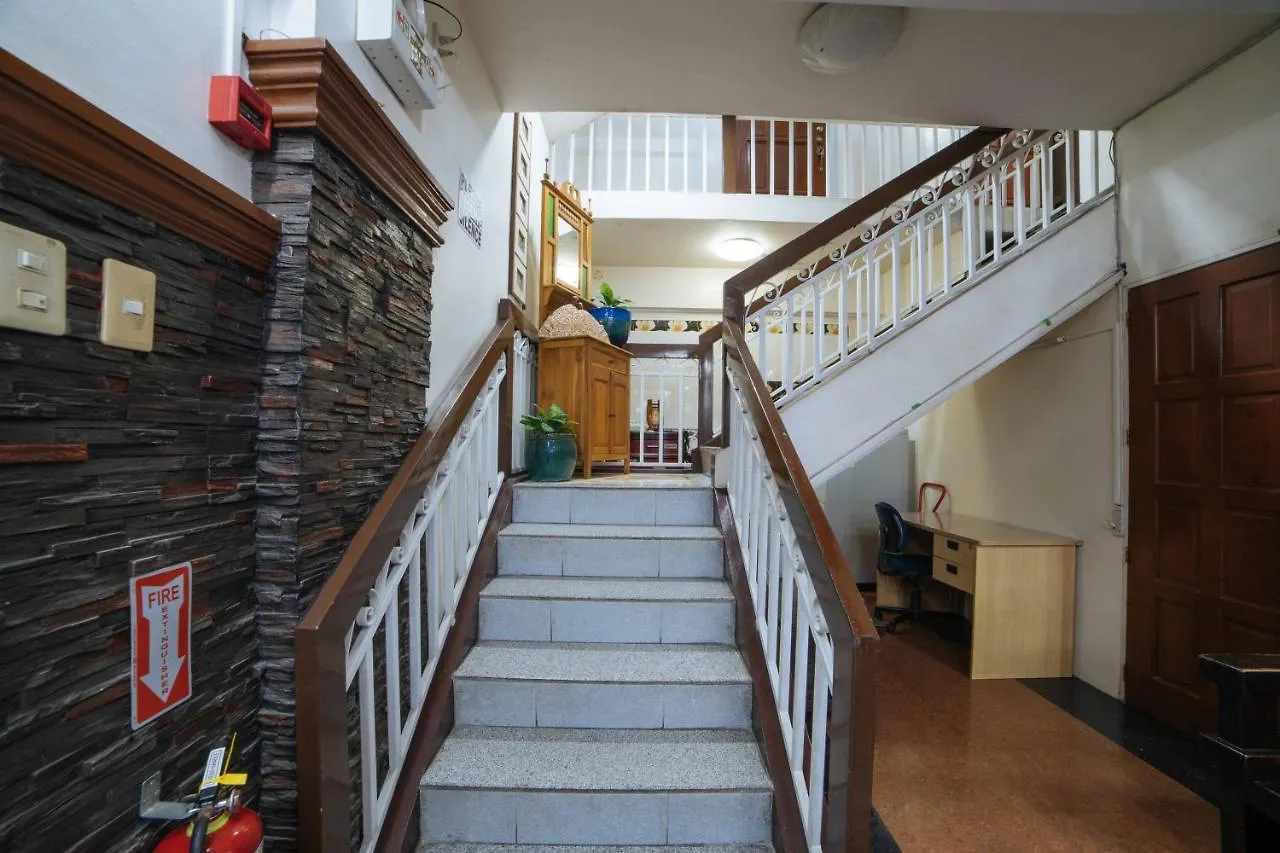 L Mansion 2 Palanan San Pedro Makati 2*,